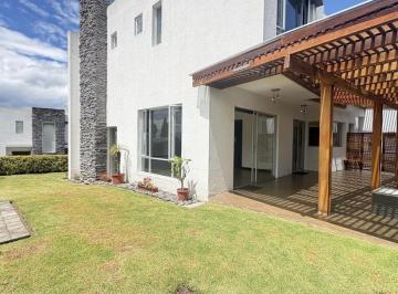 Casa · 250m² · 3 Habitaciones · 2 Estacionamientos · Casa en San Juan de Cumbayá