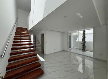 Casa · 178m² · 4 Habitaciones · 2 Estacionamientos · Casa en Pomasqui