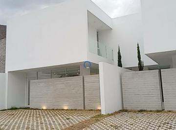 Casa · 178m² · 4 Habitaciones · 2 Estacionamientos · Casa en Pomasqui
