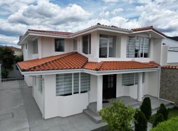 Casa · 303m² · 3 Habitaciones · 3 Estacionamientos · Casa Familiar 3 Habitaciones Mas Estudio, Jardín, Seguridad 24/7 y Exclusivas Áreas Comunales