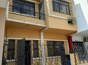 Casa de 4 habitaciones, Guayaquil · Casa en Venta en Barrio del Seguro Al Sur