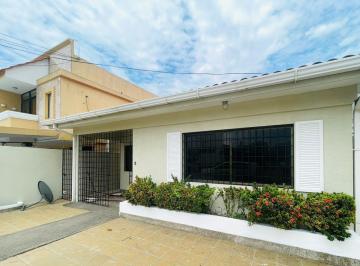 Casa · 120m² · 2 Habitaciones · 2 Estacionamientos · Casa en Alquiler o Venta de Una Sola Planta y Excelentes Espacios Dentro de Cdla. Entrerios