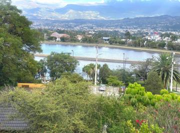 Casa de 3 habitaciones, Quito · Vendo Fabulosa Casa 350 m², Vistas, Terreno y Jardines 1.500 m² Cumbayá