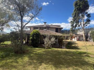 Casa · 300m² · 4 Habitaciones · 6 Estacionamientos · Casa con 3000 m de Terreno en Venta, Pifo