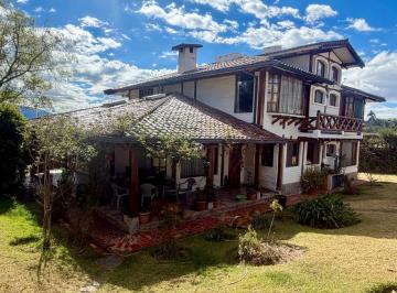 Casa · 300m² · 4 Habitaciones · 6 Estacionamientos · Casa con 3000 m de Terreno en Venta, Pifo