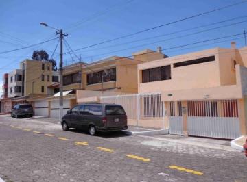 Casa · 443m² · 5 Habitaciones · 3 Estacionamientos · Casa Independiente en Venta en Pinar Alto, 7 Dorm, Calle Cerrada con Acceso Controlado