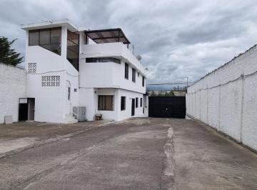 Casa · 245m² · 4 Habitaciones · 10 Estacionamientos · Casa Galpón en Venta, Ambato