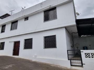 Casa · 245m² · 4 Habitaciones · 10 Estacionamientos · Casa Galpón en Venta, Ambato
