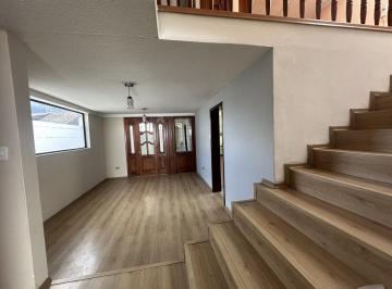 Casa · 257m² · 4 Habitaciones · 2 Estacionamientos · Casa en Alquiler Dammer, 4 Dorm., Jardín, Vivienda U Oficina