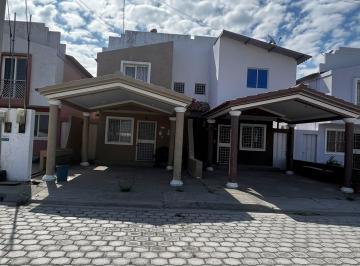Casa · 117m² · 3 Habitaciones · 2 Estacionamientos · Casa en Venta Dentro de Urb. Villa Marina, Santa Elena