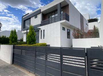 Casa de 3 habitaciones, Quito · Casa en Venta, Independiente, Urbanización Privada en Puembo Piscina Canchas y Seguridad 24/7