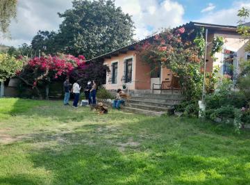 Hacienda-Quinta de 3 habitaciones, Quito · Vendo Hermosa Quinta, en Via Principal Al Zoologico de Guayllamba, con Frutales y Agua de Riego.