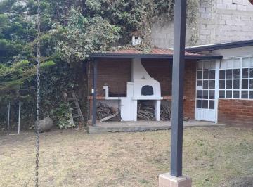 Casa de 4 habitaciones, Quito · Vendo Hermosa Casa Esquinera con Terreno, Sector Embajada Americana Conjunto Farsalia.
