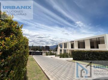 Terreno / Lote · 133m² · 3 Habitaciones · 4 Estacionamientos · Terreno en Puembo