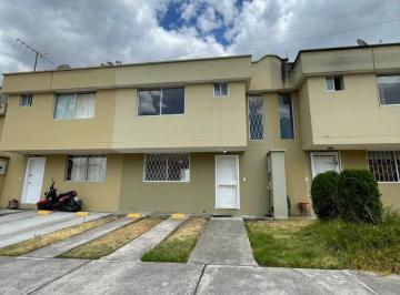 Casa de 3 habitaciones, Quito · Casa de 3 Dorm. + Patio en Venta en Carcelen