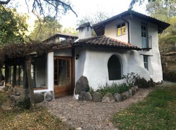 Casa de 4 habitaciones, Quito · Casa Ecológica Recientemente Renovada en El Ilalo