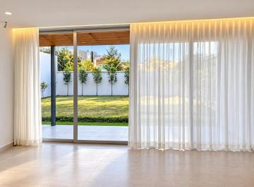 Departamento de 5 habitaciones, Quito · ¡Vendo Dúplex Estilo Casa en Cumbayá!