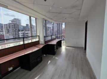 Oficina comercial , Quito · Rento Amplia Oficina Iiluminada La Corlina
