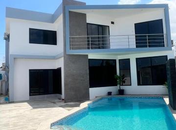 Casa · 150ha · 5 Habitaciones · 2 Estacionamientos · Casa de Lujo en Zona Norte de Manta