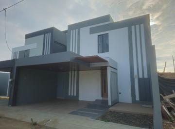 Casa · 150m² · 3 Habitaciones · 1 Estacionamiento · Casa en Conjunto Habitacional Los Girasoles, Erca de La Entrada de Manta, Aeropuerto y Terminal Terr