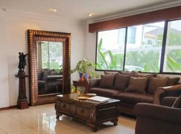 Casa de 5 habitaciones, Guayaquil · Samborondón - Guayaquil Tenis. Vendo Casa Esquinera, 5 Habitaciones, Patio con Piscina
