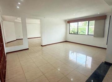 Casa de 5 habitaciones, Guayaquil · Samborondón - Guayaquil Tenis. Vendo Casa Esquinera, 5 Habitaciones, Patio con Piscina
