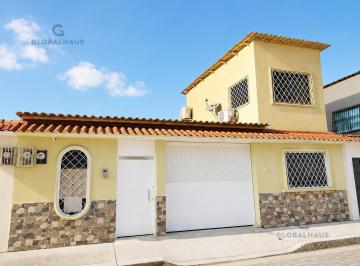 Casa · 207m² · 3 Habitaciones · 1 Estacionamiento · Casa en Venta con 3 Dorm. en Samanes 5 G. P.