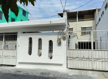 Casa · 225m² · 7 Habitaciones · 3 Estacionamientos · Casa en Venta en Duran - Panorama Angr