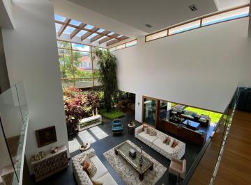 Casa · 1600m² · 5 Habitaciones · 12 Estacionamientos · Casa de Lujo en Cumbayá con Piscina, Cine, Ascensor en Venta