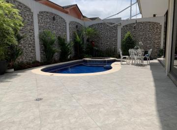 Casa · 319m² · 4 Habitaciones · 4 Estacionamientos · Casa con 4 Habitaciones y Piscina en Ceibos Norte en Venta