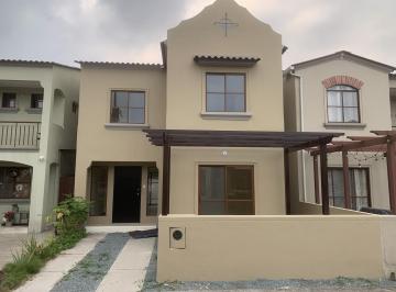 Casa · 129m² · 4 Habitaciones · 2 Estacionamientos · En Venta Casa de Estreno en Urbanización La Rioja