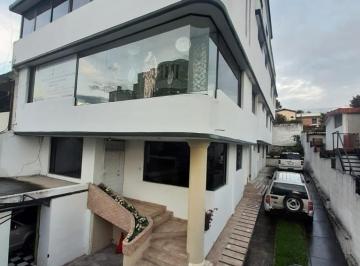 Casa · 598m² · 7 Habitaciones · 10 Estacionamientos · Casa en Venta de 3 Pisos Norte de Quito