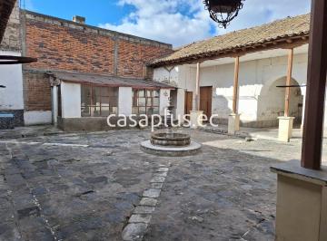 Casa · 500m² · 5 Habitaciones · Casa en Venta en El Centro de Latacunga