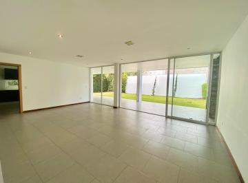 Casa · 320m² · 3 Habitaciones · 2 Estacionamientos · Casa Amplia con Jardín en Auqui Chico | Seguridad 24/7 | $2.300 Incluye Alícuota