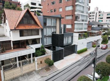 Casa · 349m² · 6 Habitaciones · 3 Estacionamientos · Casa de Venta, Sector Quito Tenis, 3 Departamentos Independientes