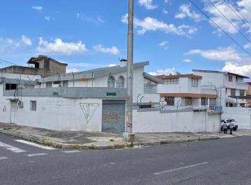 Casa · 350ha · 5 Habitaciones · 2 Estacionamientos · Casa de Venta Remodelada Norte de Quito (Casa - Dos Suites - Local Comercial)