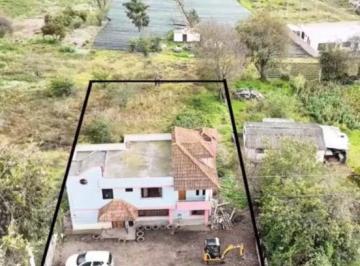 Casa de 4 habitaciones, Ambato · Casa + Terreno Vía Alobamba Montalvo