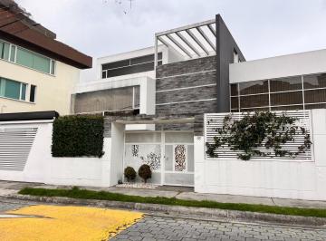 Casa · 520m² · 4 Habitaciones · 5 Estacionamientos · Casa de Venta de 4 Dorm. y Basement en Balcón del Norte