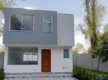 Casa · 102m² · 2 Estacionamientos · Casas de Venta en Carapungo Aplican Crédito Miti Miti