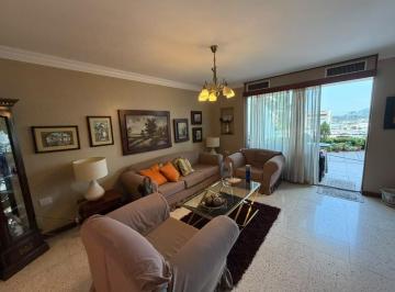 Casa · 277m² · 4 Habitaciones · 2 Estacionamientos · Casa en Venta con Seguridad 24/7 y Vista Panoramica, Lomas de Urdesa
