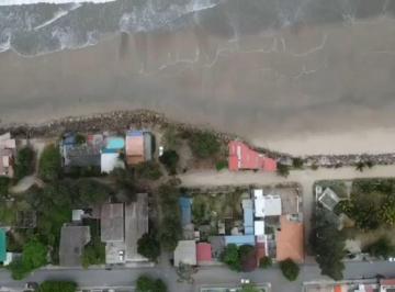 Terreno / Lote , Santa Elena · Terreno de Venta en Manglaralto Al Pie del Mar