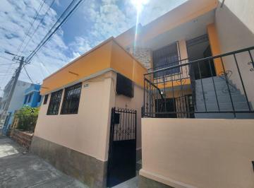 Casa de 6 habitaciones, Quito · Venta Casa Carcelen con Dos Departamentos Independientes 2 Terrazas 1 Patio 144 m