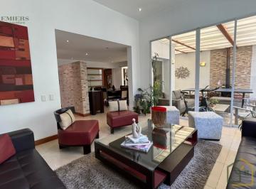 Casa · 374m² · 3 Habitaciones · 2 Estacionamientos · Casa de Renta en Cumbaya