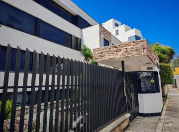 Departamento de 3 habitaciones, Quito · Excelente Dpto. Vendo de Oportunidad $147.000 Quito Tenis 1era Etapa Bosque