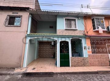Casa · 119m² · 4 Habitaciones · 2 Estacionamientos · Casa en Venta - Mucho Lote 1