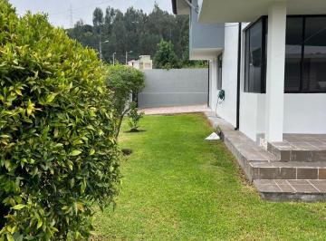 Casa de 4 habitaciones, Quito · H/ Valle de Los Chillos, Casa de 4 Dorm. y Jardin en Venta. 180.000 Usd