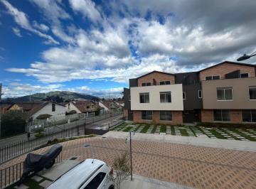Casa · 128m² · 3 Habitaciones · 2 Estacionamientos · Ira Venta Casa Sector Conocoto 3 Habitaciones y un Ático