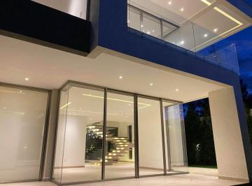 Casa de 3 habitaciones, Quito · Hermosa Casa de Arriendo en Puembo! Minutos de La Ruta Viva!