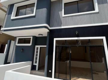 Casa de 4 habitaciones, Guayaquil · Vendo Linda Casa Remodelada en Ceibos Norte, a Desnivel, 4 Dorm., Terraza
