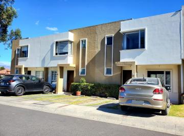 Casa · 106m² · 3 Habitaciones · 2 Estacionamientos · Vendo Casa en Conjunto en Los Bosques de La Armenia 1